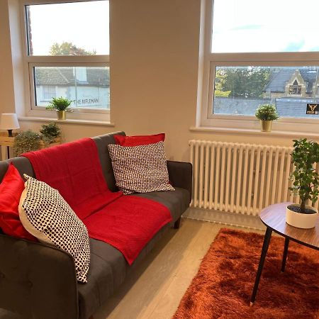 エプソムMagnificent Refurbished 1 Bed Flat Few Steps To High St ! - 4 East Houseアパートメント エクステリア 写真