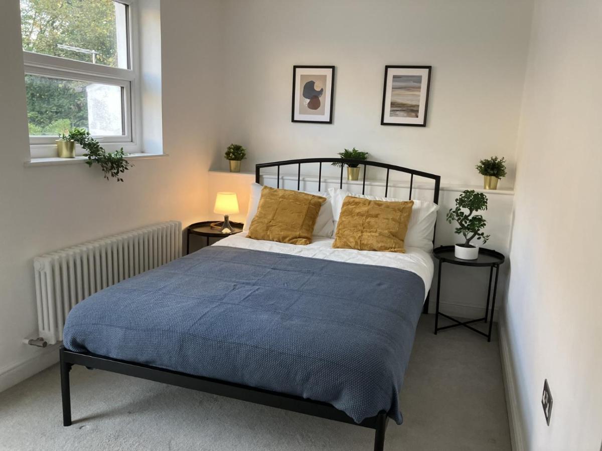 エプソムMagnificent Refurbished 1 Bed Flat Few Steps To High St ! - 4 East Houseアパートメント エクステリア 写真